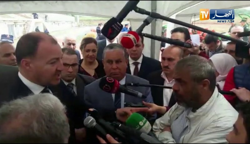 حطاب مستاء من مقاول: “ما نقعدوش 20 سنة باش نكملو الملعب”