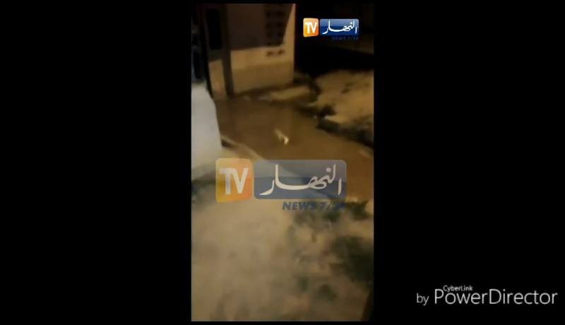 شاهد..حي بولاية ميلة يغرق في النفايات والمياه الملوثة