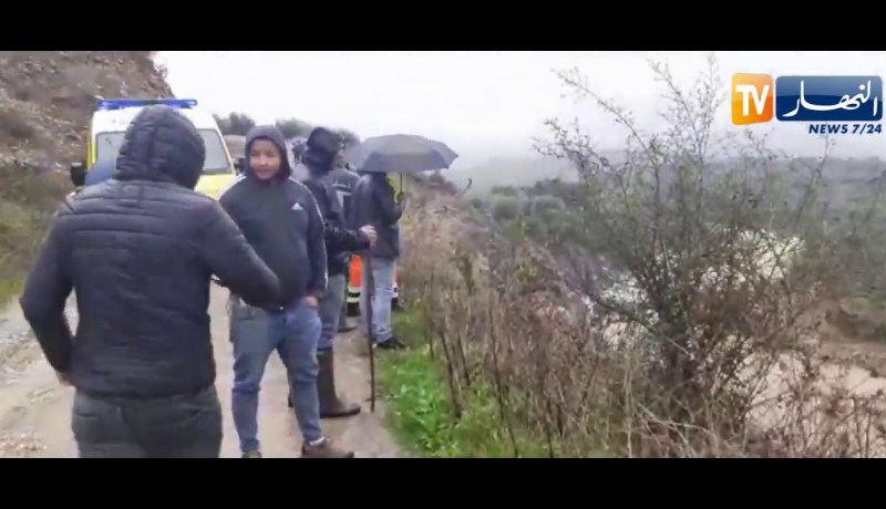 المشاهد الأولى لعملية البحث عن الشاب المفقود الذي جرفته المياه بوادي “بوبهير” في تيزي وزو