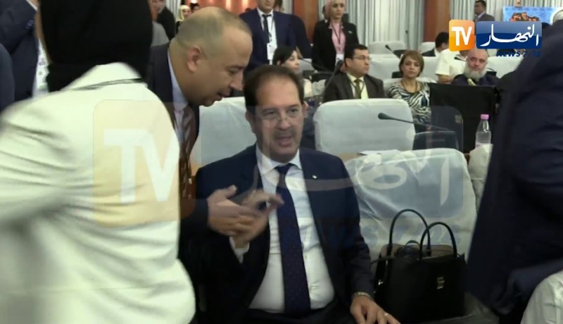 بيراف غاضب من إجلاسه في الصف الثاني خلال أشغال اللّجنة التقنية المختصة للشباب والرياضة والثقافة