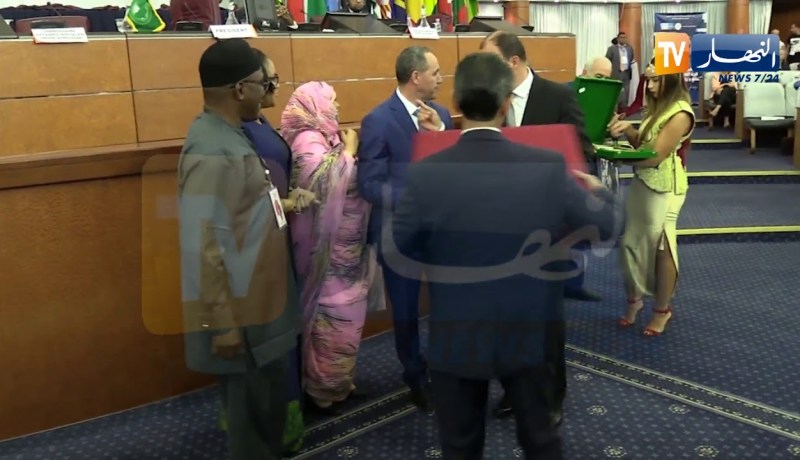 تكريم الرئيس بوتفليقة خلال أشغال الطبعة الثالثة للّجنة التقنية المختصة للشباب والرياضة والثقافة