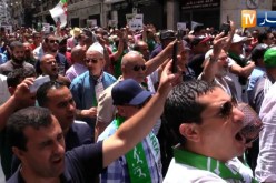 سياسة: مسيرات سلمية في العاصمة للمطالبة برحيل رموز النظام السابق