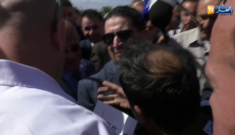 مواطنون يطالبون زوخ بالحصول على رخص البناء بالرويبة