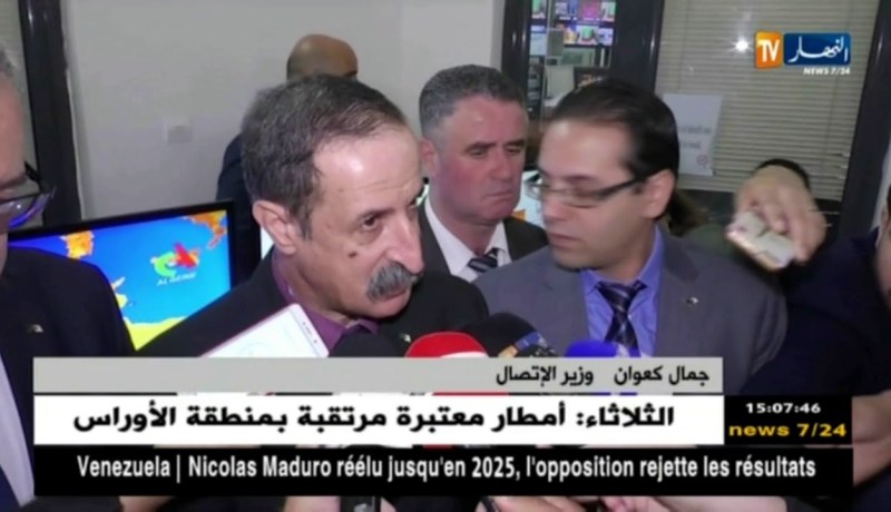 وزير الإتصال يشيد بالقمر الصناعي “ألكوم سات”