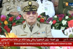 الفريق قايد صالح يشرف على تمرين الصواريخ سطح سطح بالواجهة البحرية الغربية