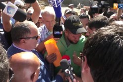 مواطن يبكي بحرقة ويطالب زوخ بالتكفل بحالته