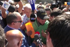 مواطن يبكي بحرقة ويطالب زوخ بالتكفل بحالته