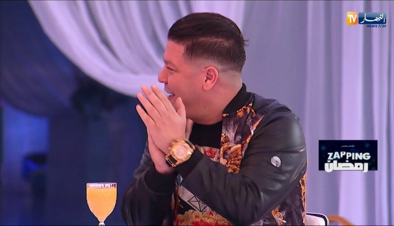 شاهد كيف رحب الشاب خلاص بعتيقة