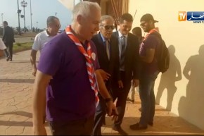 العقيد لهبيري ورئيس أمن ولاية الجزائر في الصابلات لحضور افتتاح المخيم الكشفي العربي