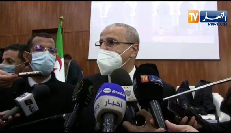 “وزير التعليم العالي  : “يجب التركير على مشاريع البحث العلمي في الأمن الغذائي