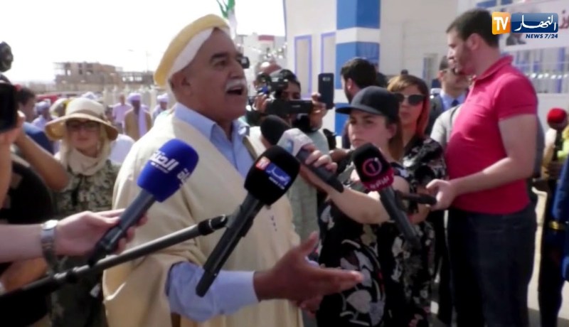 شاهد ..شاعر يمدح الرئيس بوتفليقة في أبيات شعرية