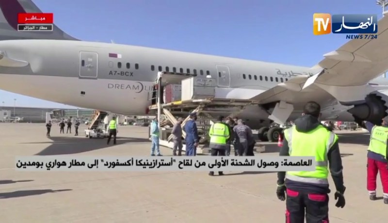 وصول الشحنة الأولى من لقاح “أسترازينيكا أكسفورد” إلى مطار هواري بومدين