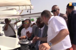 وزير السياحة “عبد القادر بن مسعود ” يسوق اليخت