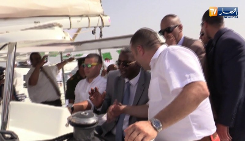 وزير السياحة “عبد القادر بن مسعود ” يسوق اليخت
