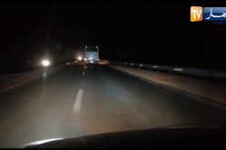 شاهد السرعة التي تسير بها هذه الحافلة بالطريق الوطني رقم 1 الرابط بين حاسي الرمل و الاغواط