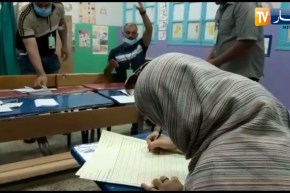إنطلاق عملية الفرز بأحد مراكز الإقتراع ببسكرة