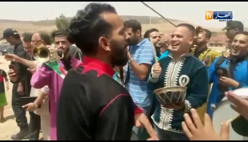 شاهدوا.. أطفال سعيدة يرقصون على أنغام الزرنة في حضور بدوي