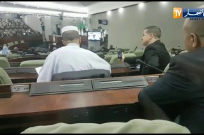 شاهد نائب برلماني يدير “السالفي” خلال تدخله في المجلس