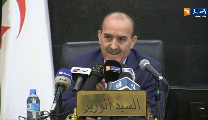 وزير الداخلية: “مبالغ مالية معتبرة وزعت على كافة التراب الوطني للتكفل بمشاكل المواطنين”