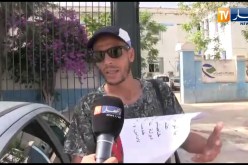 شاهد.. شاب حامل شهادة الماستر يحتج امام مقر الولاية للمطالبة بعمل في سيدي بلعباس