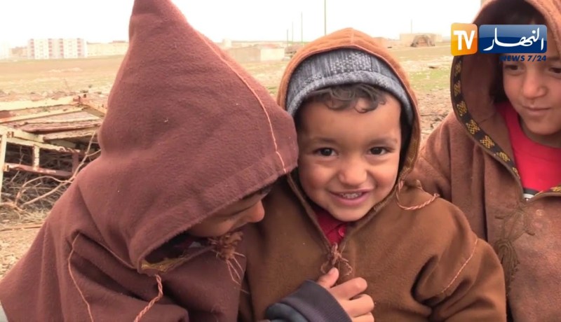 أم البواقي: إرتداء “القشابية “لمقاومة البرد بالمناطق الريفية