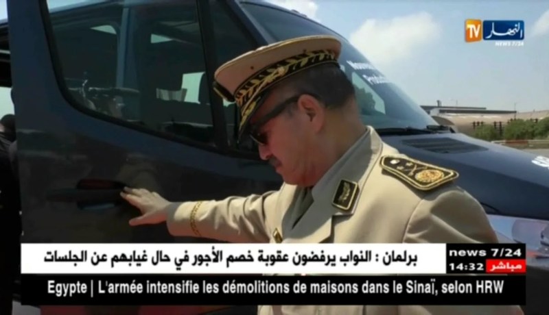 دفاع:تسليم 410 حافلة و شاحنة متعددة المهام من علامة مرسيدس بنز