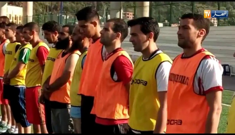 بجاية: دورة كروية بين أحياء “خراطة” تخليدا لأرواح شهداء الطائرة العسكرية المنكوبة