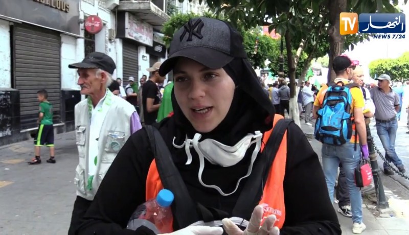 مجتمع: للجمعة 16 تواصل تقديم الإسعافات .. “فلة” الوجه الآخر للحراك الشعبي