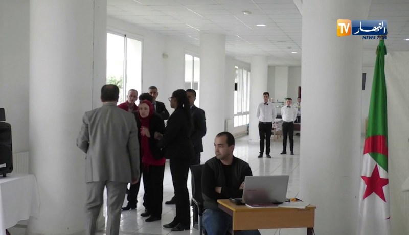 وزير الشباب و الرياضة يوبخ القائمين على مركز السويدانية بسبب النشيد الوطني