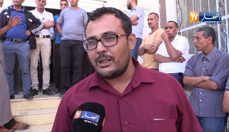 غليزان/ عمال وموظفو بلدية عين طارق ينظمون وقفة إحتجاجية لعدم صب أجورهم