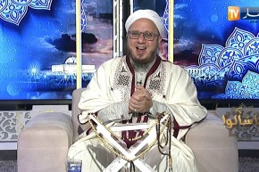 فاسألوا : أنا متزوجة وعاملة هل يجوز إعطاء أبي من الزكاة ؟