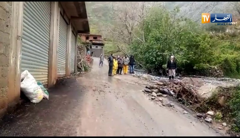 بجاية/ سيول الأمطار الطوفانية تغمر منازل المواطنين و تحولهم الى منكوبين بقرية كفريدة