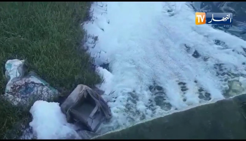 مواد سامة وبقايا المصانع تصب بالوادي في تاجنانت بميلة