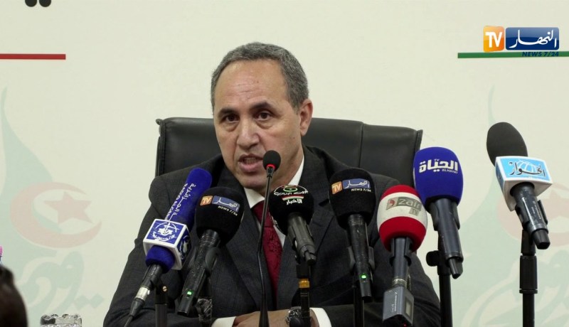 ميهوبي: “جوانب القاعدة 51/49 أعاقت الإقتصاد الوطني”