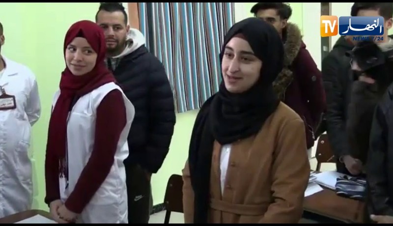 إستقبال والترحيب بوزيرة التربية نورية بن غبريت بثانوية عيسى حميطوش ببرج بوعريريج