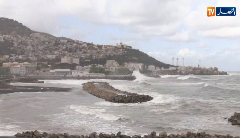 رصد مباشر لحالة البحر بالسواحل الوسطى والشرقية