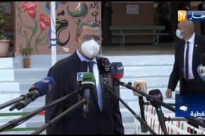 الوزير الأول عبد العزيز جراد يدلي بصوته في الإستفتاء حول مشروع تعديل الدستور