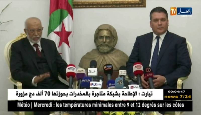 سياسة: معاذ بوشارب يستقبل عبد العزيز بلخادم بمقر الأحرار الستة