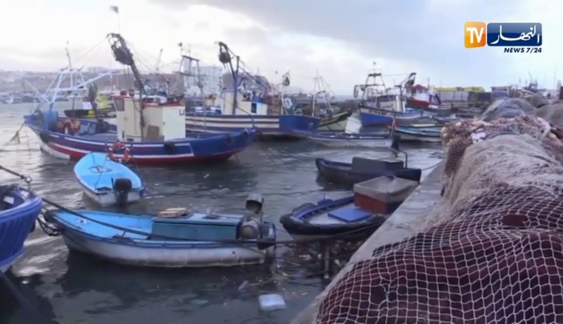 طقس: هبوب رياح قوية وأمواج عالية على السواحل الوسطى والشرقية