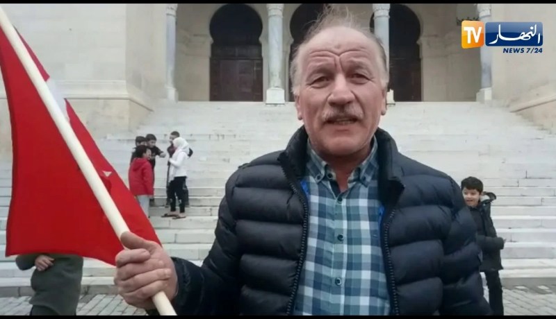 مسجد كتشاوة: وصول رعايا اتراك لاستقبال زوجة اردوغان و الوفد المرافق لها