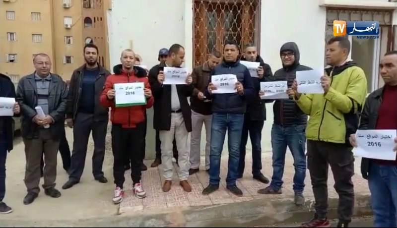 مكتتبو عدل بغيليزان يحتجون على تأخر انطلاق المشاريع !!