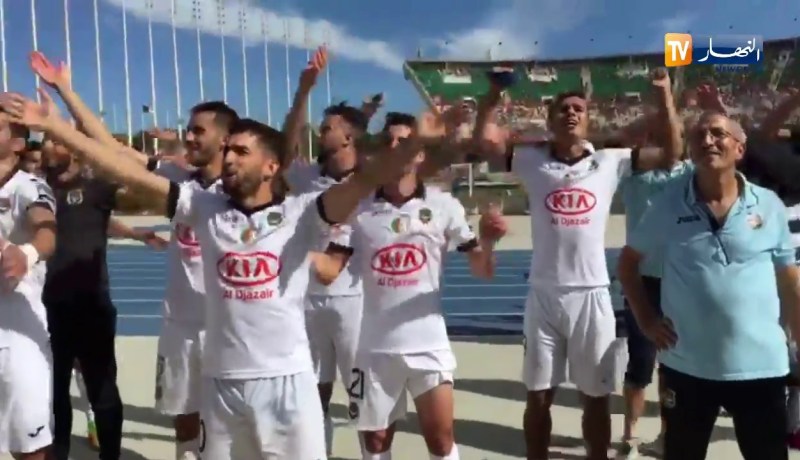 فرحة لاعبي الوفاق بعد الفوز أمام المولودية