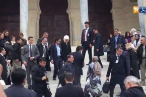 زوجة أردوغان تصل إلى جامع كتشاوة