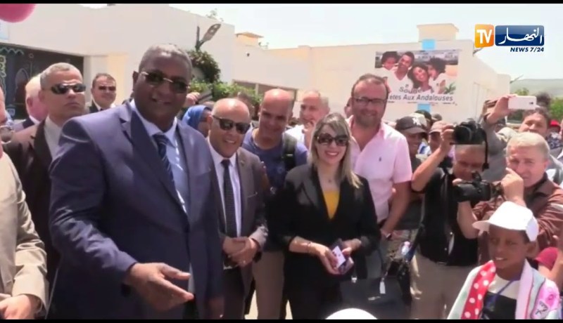 وزير السياحة يحن لأيام الطفولة بالمخيمات ويتذكر اغنية جزائر جوهرة لحسنة البشارية