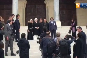 وصول زوجة أردوغان إلى مسجد “كتشاوة” بالعاصمة