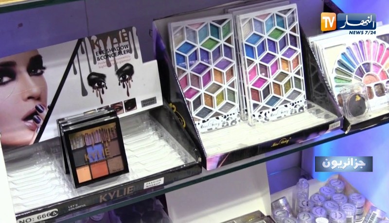 جزائريون: منع إستيراد “الماكياج” يفتح المجال لتحايل أصحاب “الطرابندو”