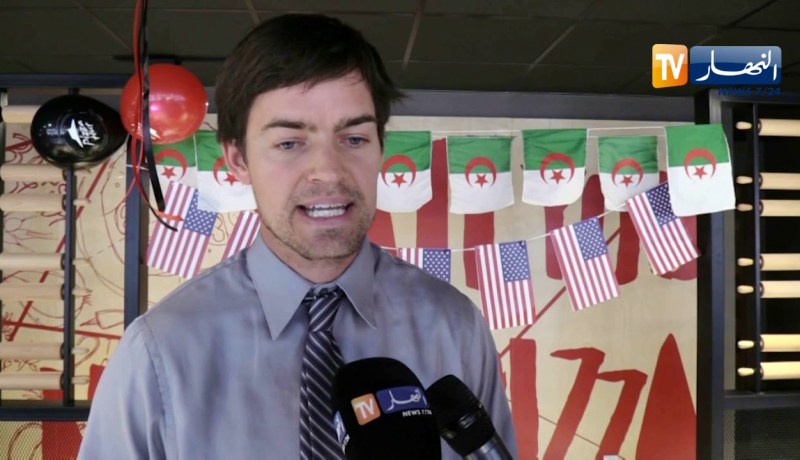 سفير الولايات المتحدة يشارك في تدشين فرع “بيتزا هات” في العاصمة