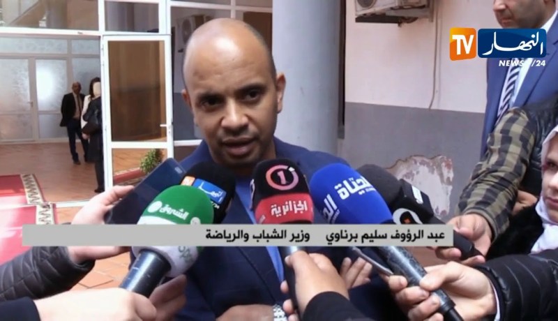وزير الشباب والرياضة يكرم وفاق ورقلة وفتيات أقبو بعد تتويجهم بكأس الجمهورية