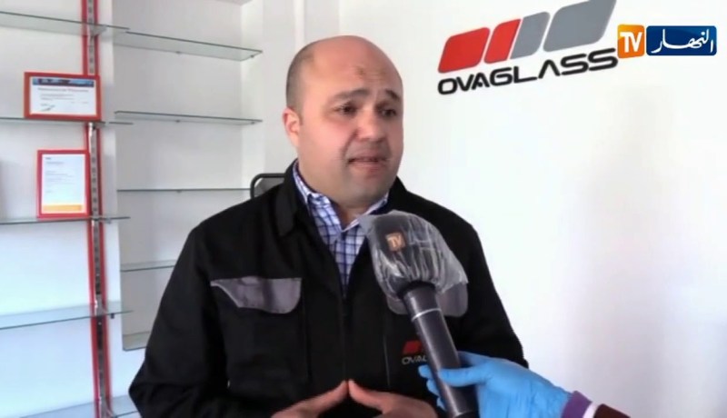 التنقل للمنازل لتصليح زجاج السيارات وتعقيمها مجانا..مبادرة في زمن كورونا