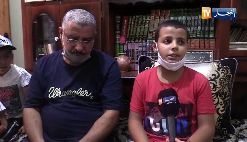 الأغواط :عودة الدكتور” يوسف بن شتيح” لأرض الوطن ويزور قبر والدته التي توفيت أثناء غيابه